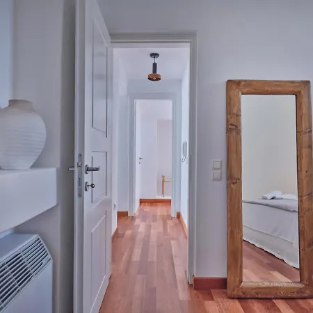 Daire Retreat - The Door *