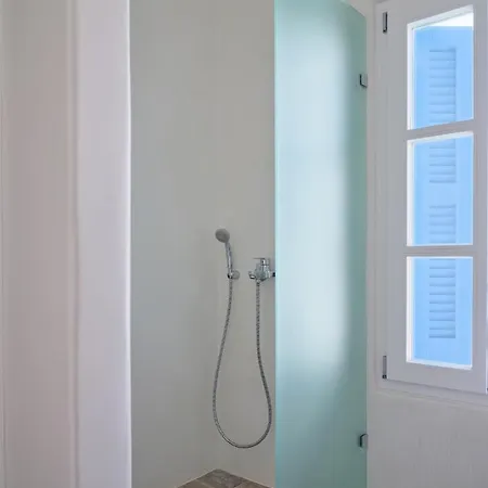 Retreat - The Door * Πάρος